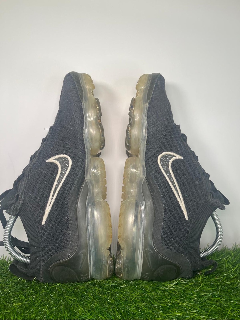 Nike Air VaporMax Flyknit Women’s Size 10 Black White Running Shoes Sneakers - Picture 6 of 8